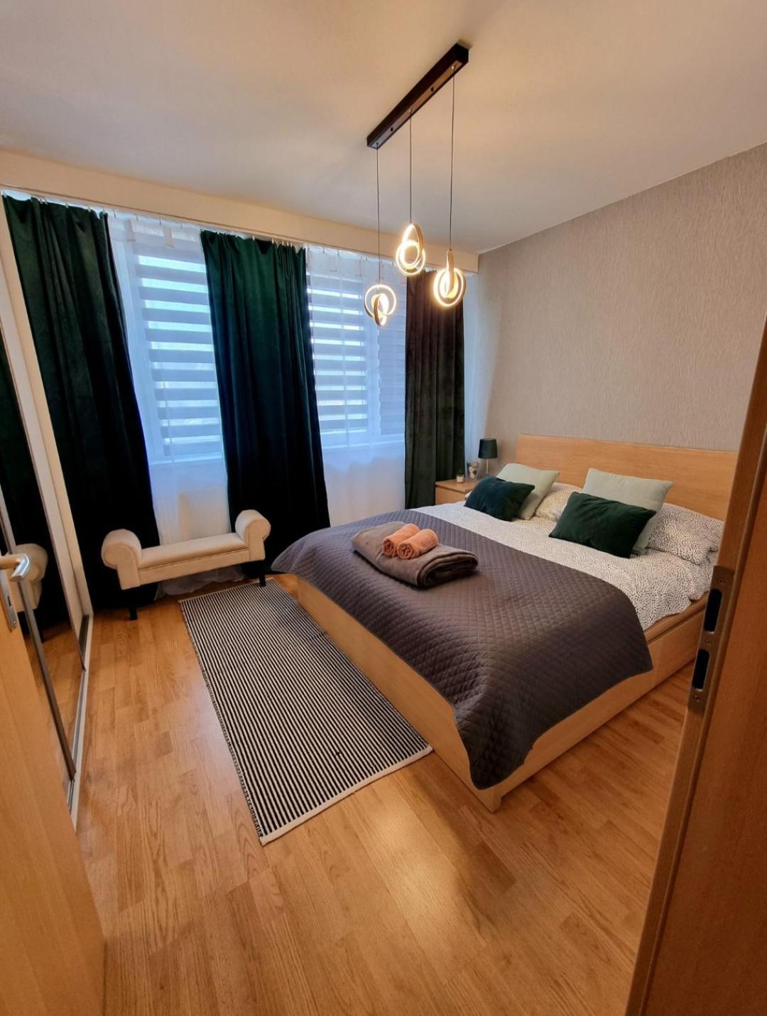 Apartment Banska - City Centre & Private Parking Besztercebánya Kültér fotó