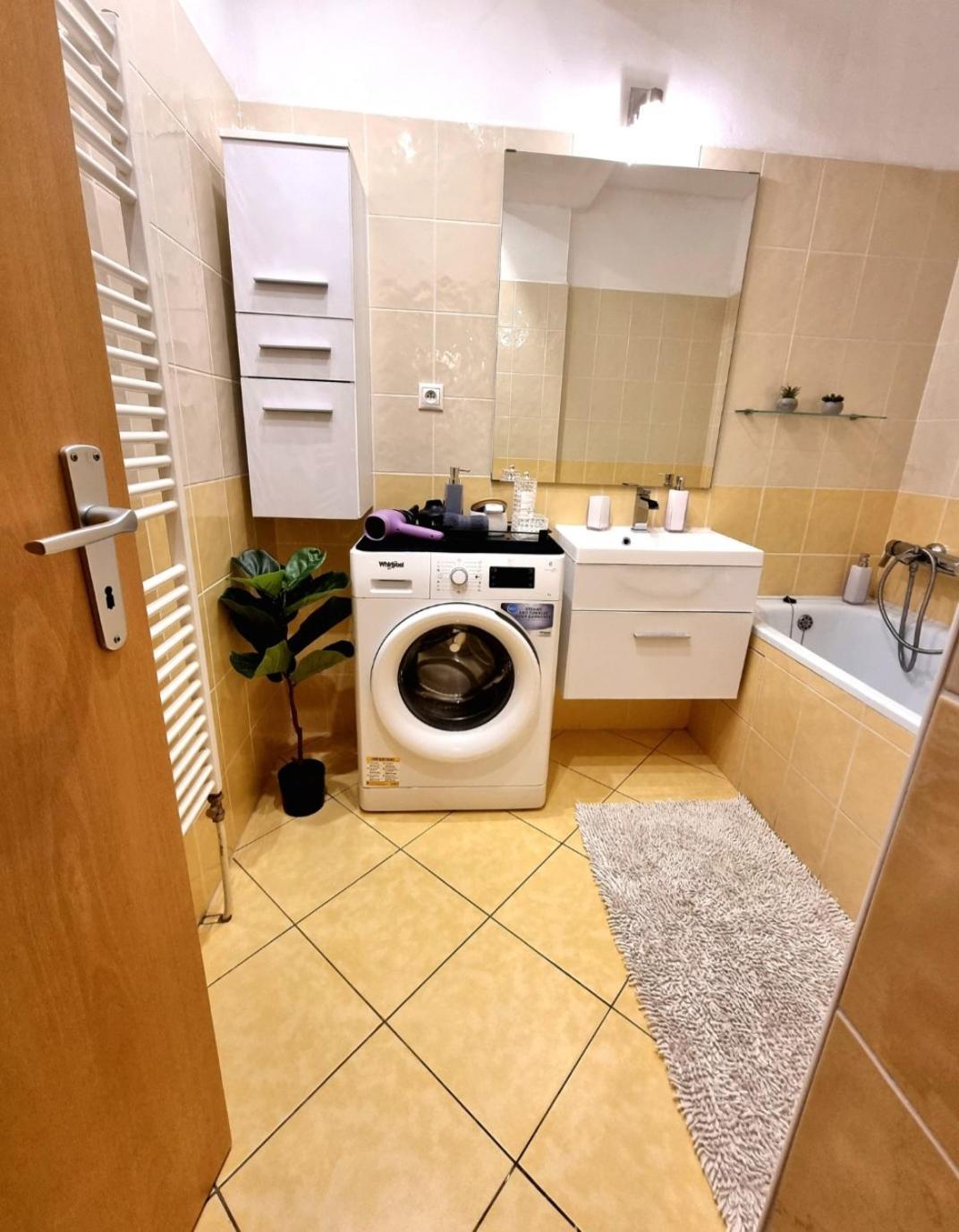 Apartment Banska - City Centre & Private Parking Besztercebánya Kültér fotó